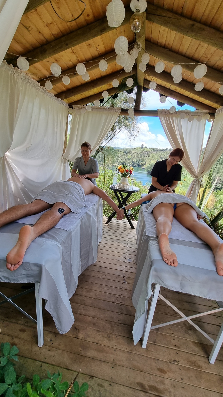 Levit Glamping Couple Massage