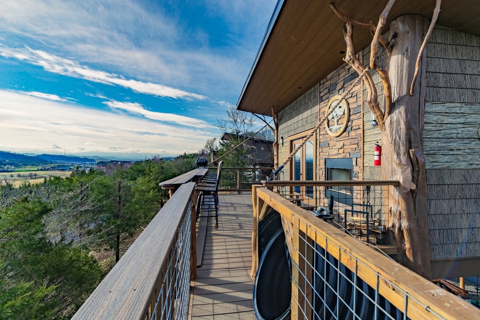 Sanctuary Treehouse Resort - Bridge View