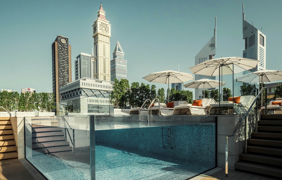 Four Seasons Hotel Dubai International Financial Centre - Transparent Pool At The Heart Of Dubai