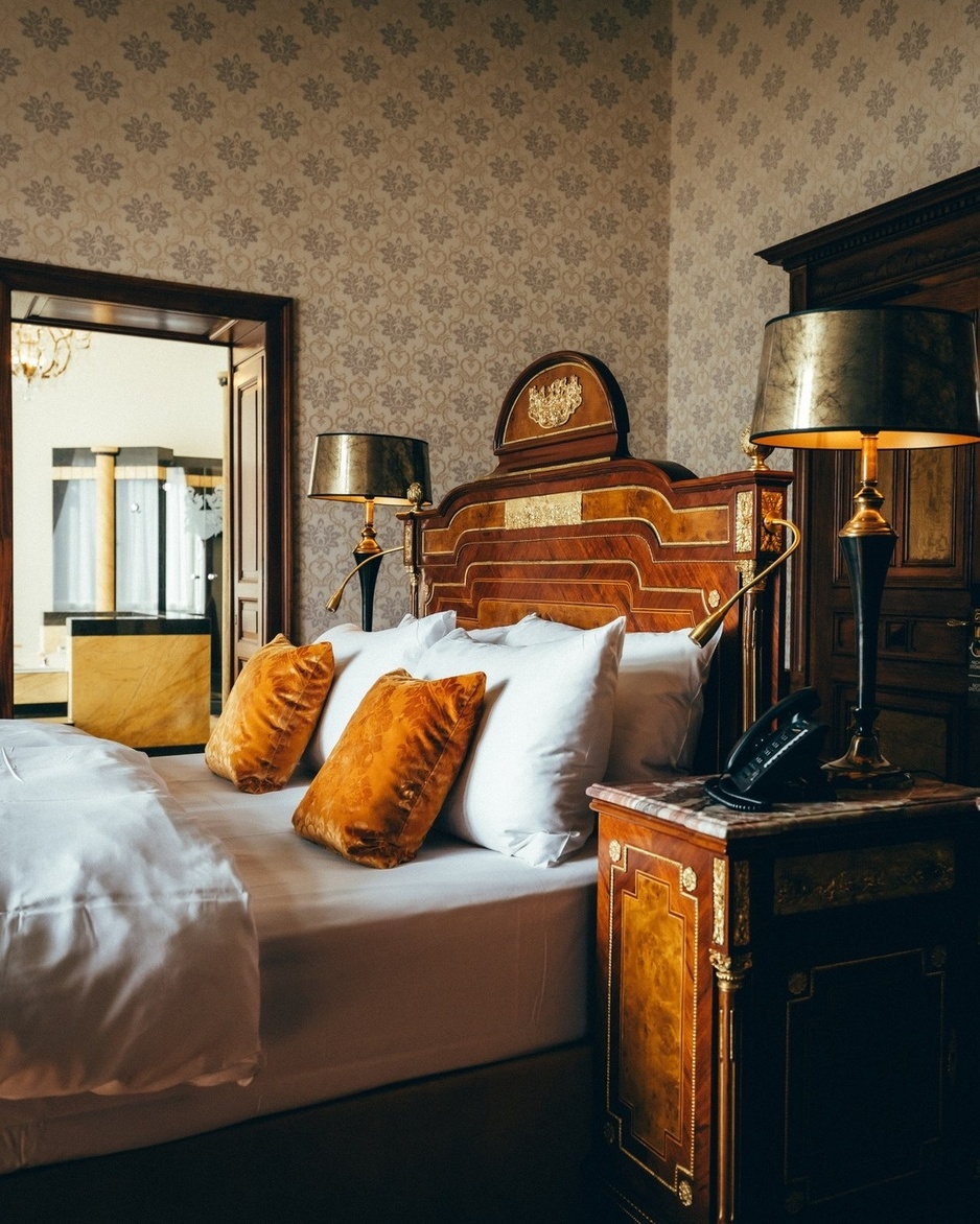 Schloss Lieser Castle Hotel - Emperor Suite Bedroom