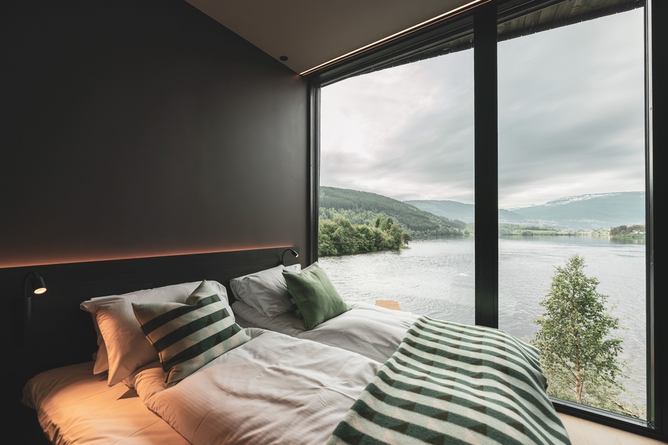 Elva Hotel - Family Room with Lake Views
