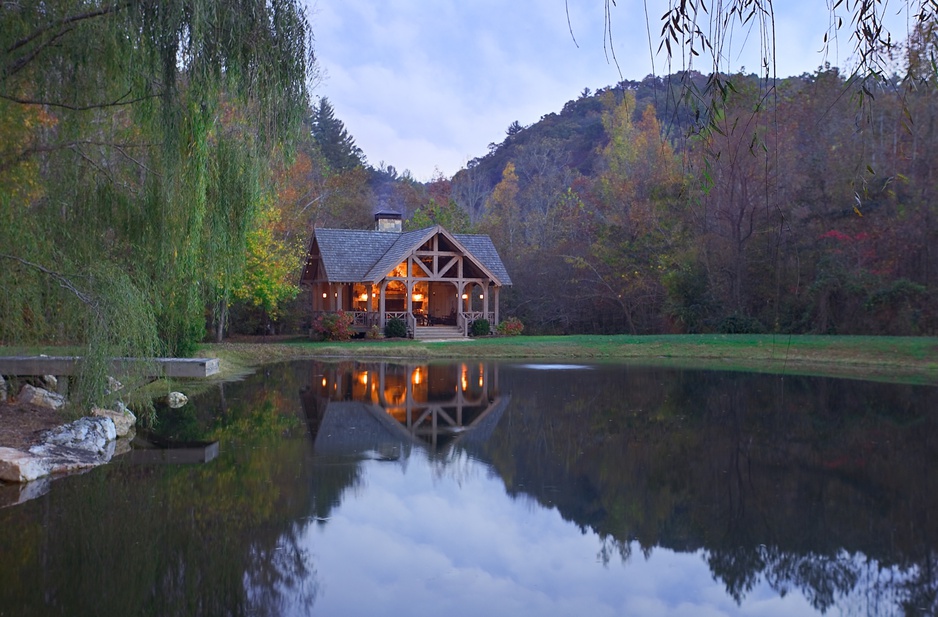 Blackberry Farm - Yallarhammer Pavilion by the Pond