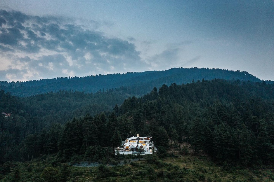 Tree of Life Eila Art Hotel in the Mountains of Manali