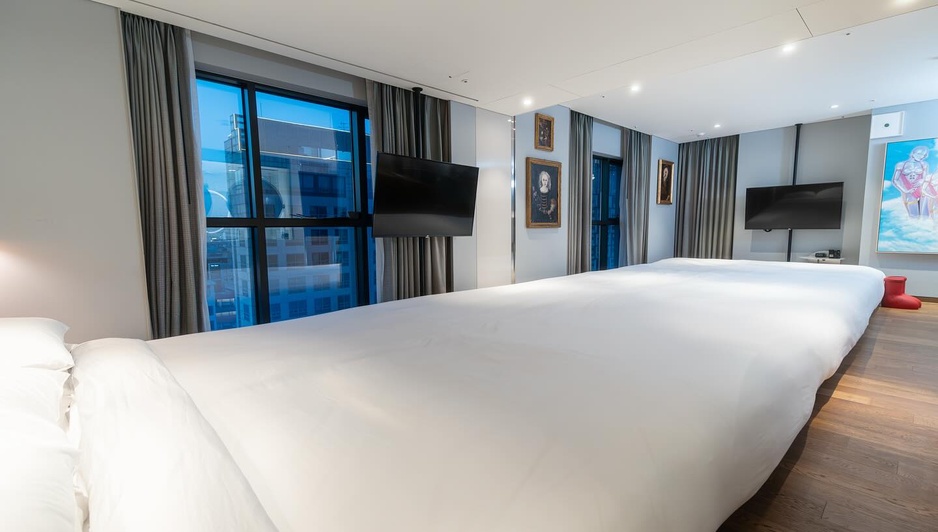 RYSE Hotel Seoul - Curator Suite World's Biggest Hotel Bed