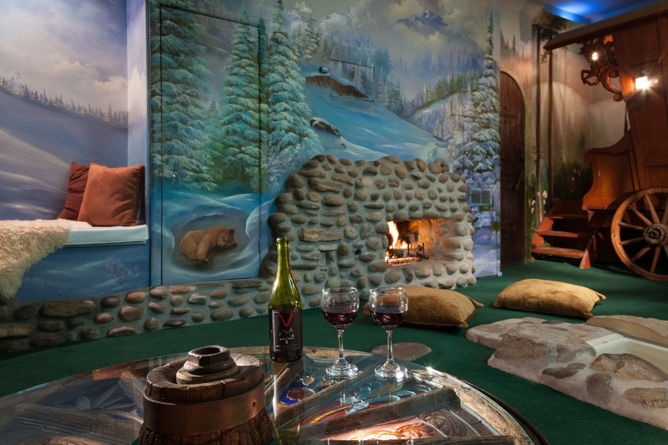 Victorian Mansion Bed and Breakfast Inn - Gypsy Suite Fireplace