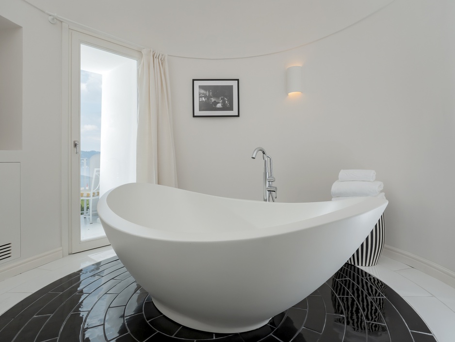 Hotel Miramalfi Freestanding Designer Bathtub