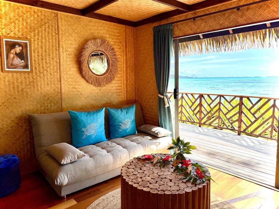 Eden Private Island Taha'a Bungalow Cozy Corner with Ocean View