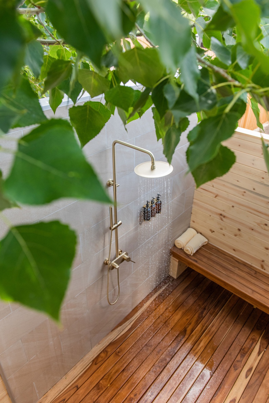 Ofland Escalante Deluxe Cabin Overhead Shower