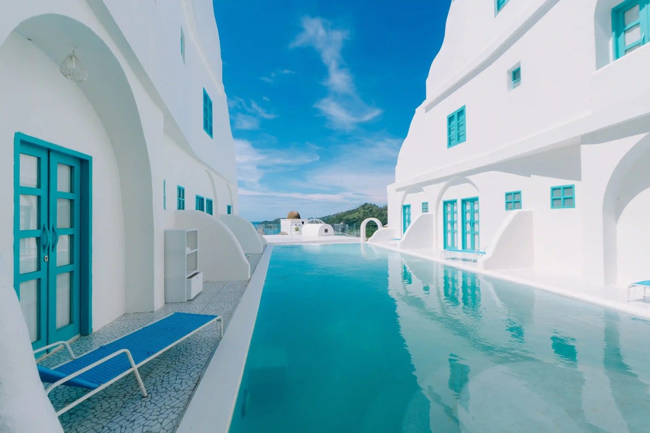Loccal Collection Hotel Pool
