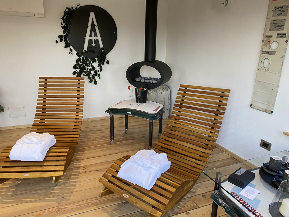 Natur Air Suite Glamping Spa Interior with a Fireplace