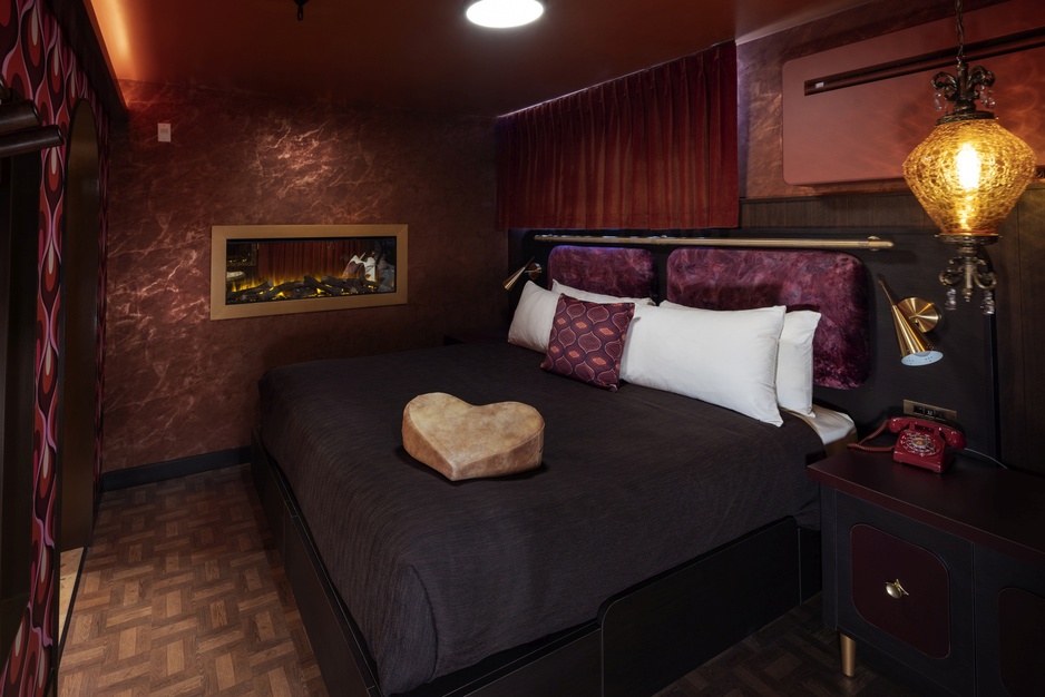 Hotel Zed Victoria - Love Nest's Bedroom