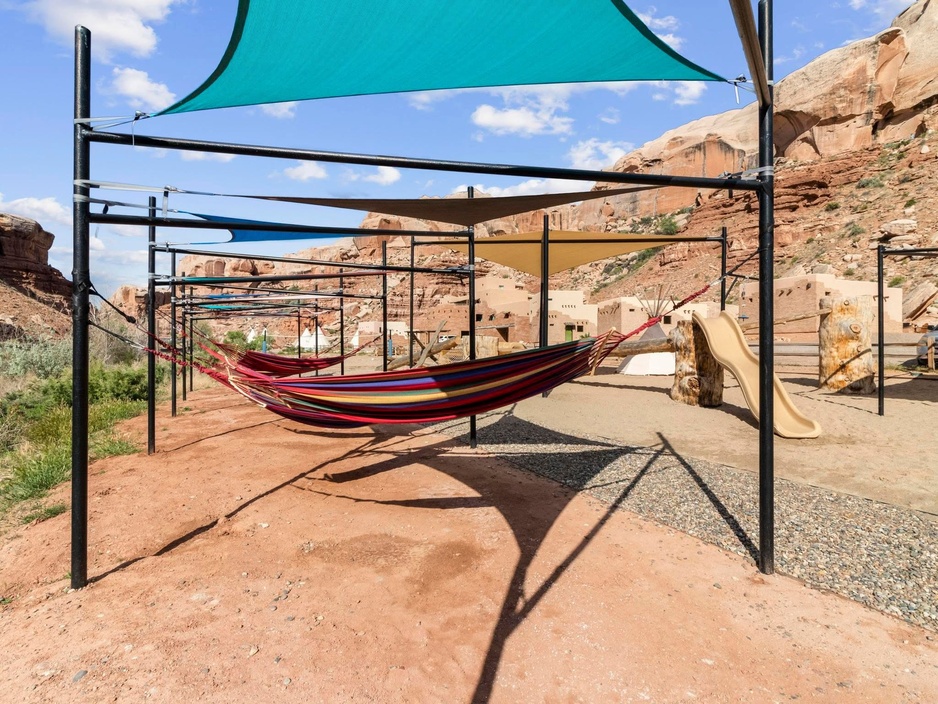 Bluff Dwellings Resort Hammocks