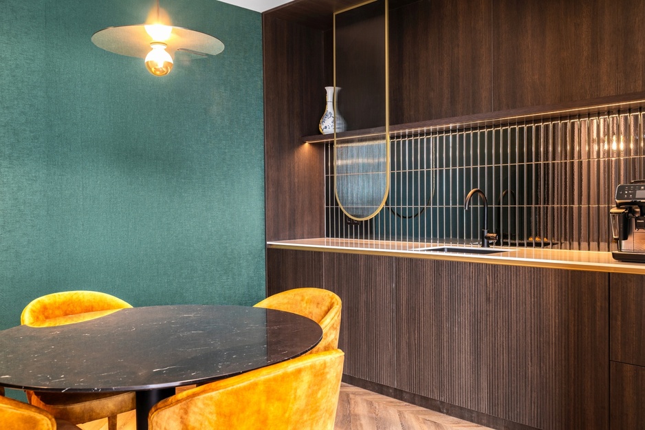 Corendon Amsterdam New-West Hotel 737 Suite Kitchen