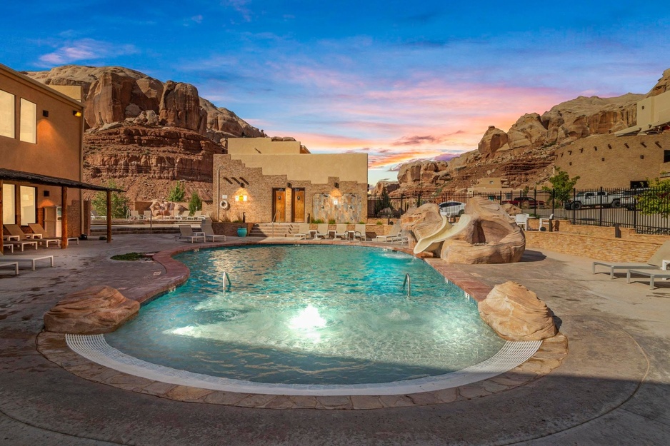 Bluff Dwellings Resort Pool