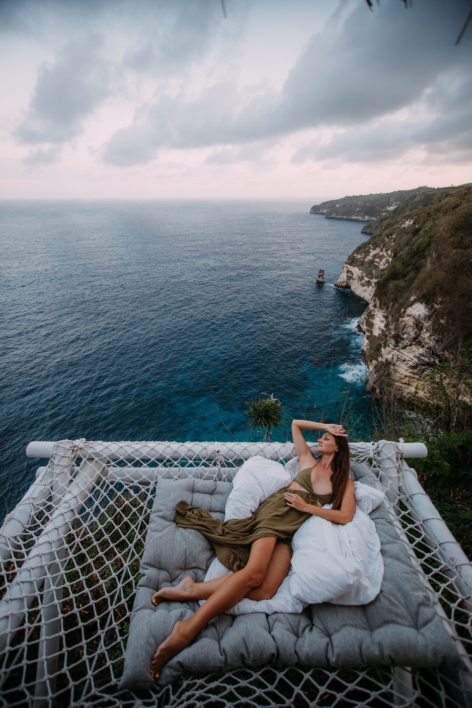 Tropical Glamping Bali - Cliffs Edge Hammock Girl Posing