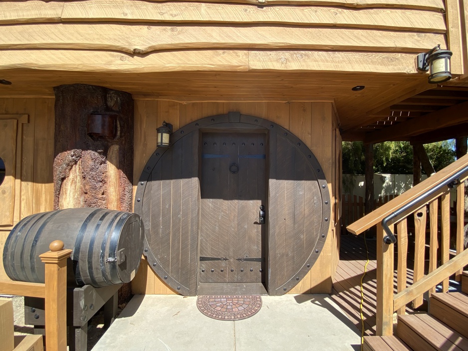 Victorian Mansion Bed and Breakfast Inn - Hobbit Cottage Door