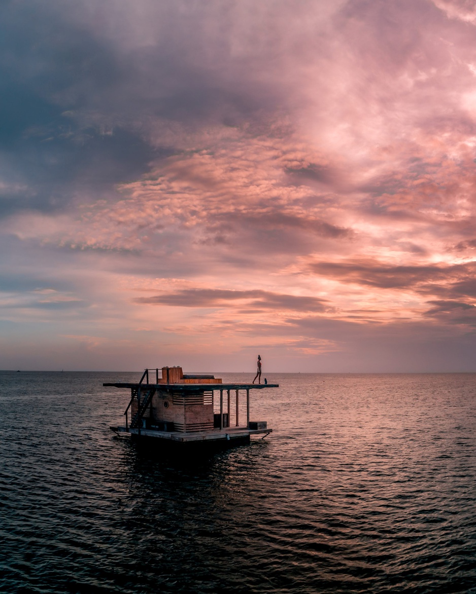 Floating room aerial