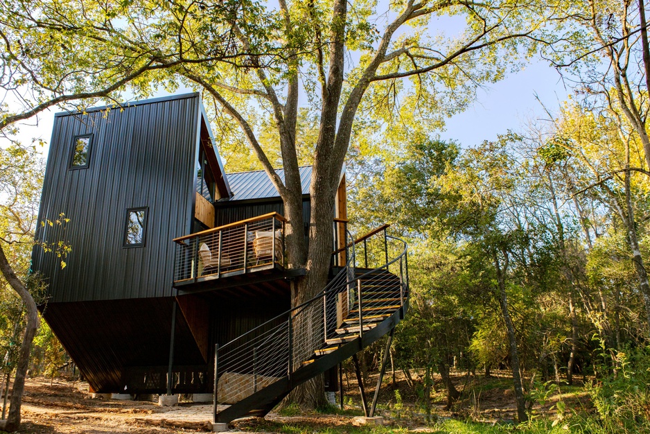Onera Fredericksburg - Monarch exterior side angle