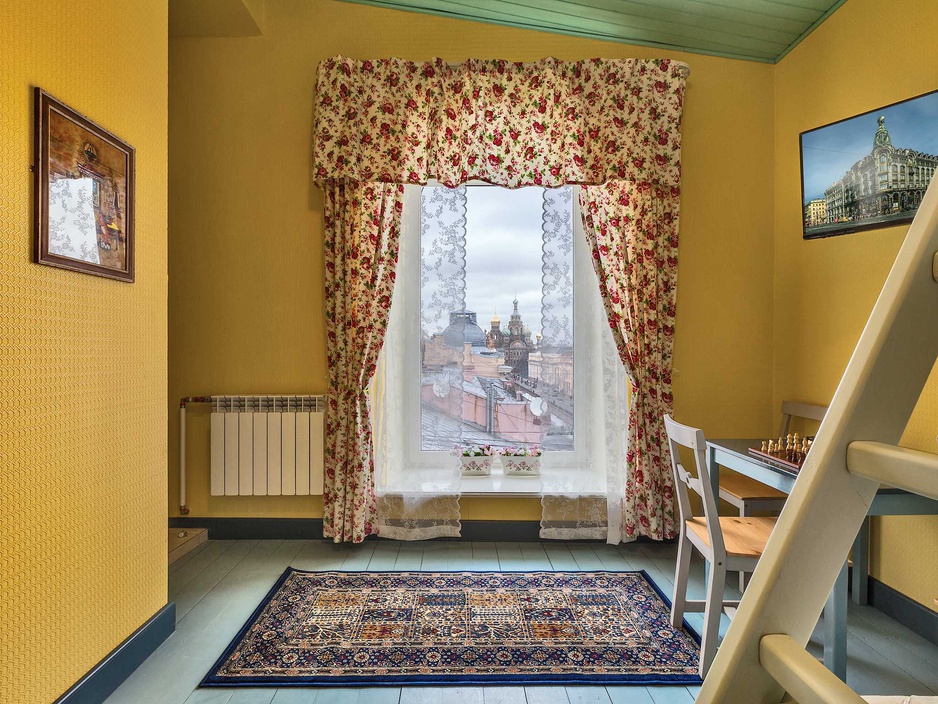 Friends by the House of Books room with view on Saint Petersburg