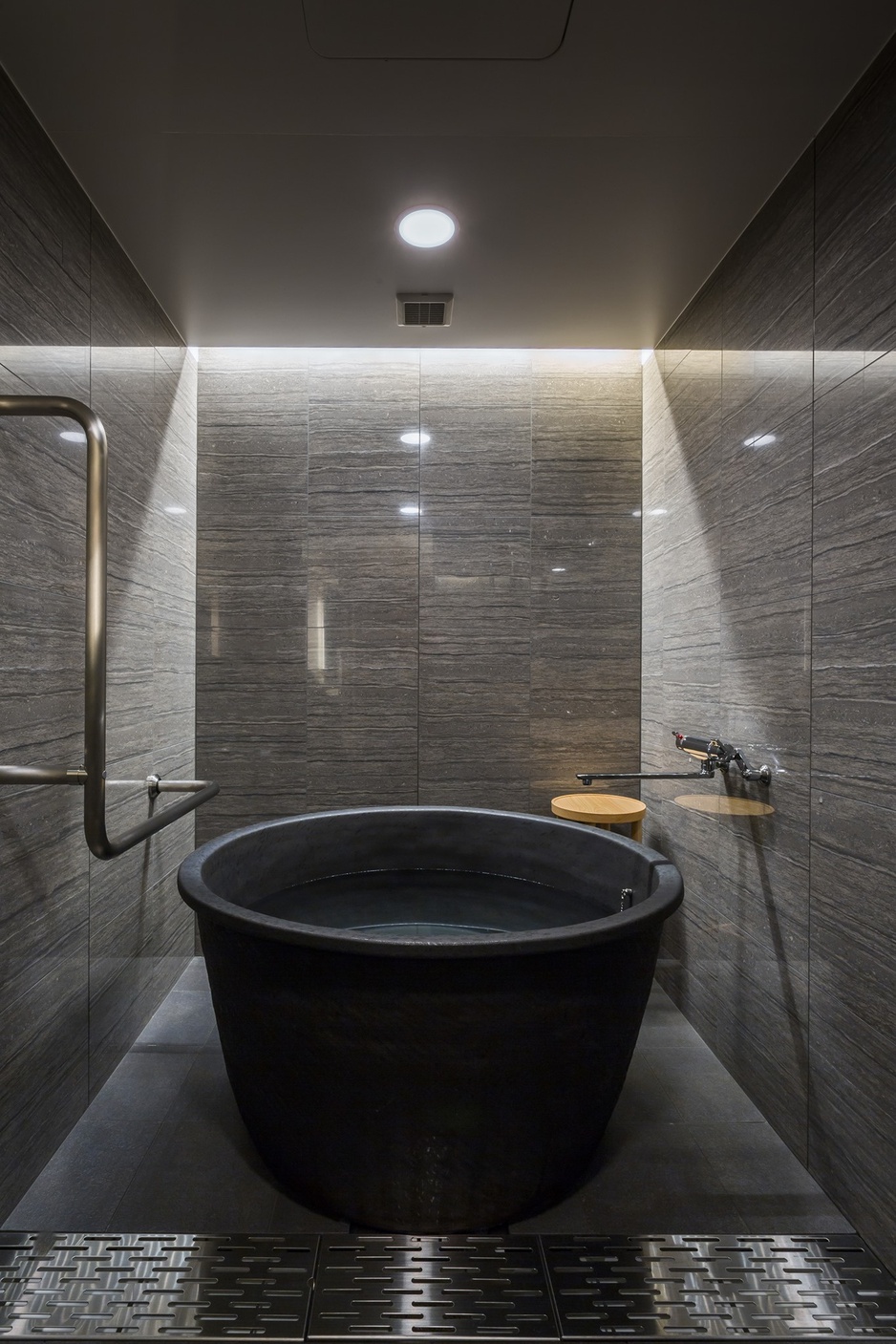 Ryumeikan Ochanomizu Honten Stone Bath Private Onsen