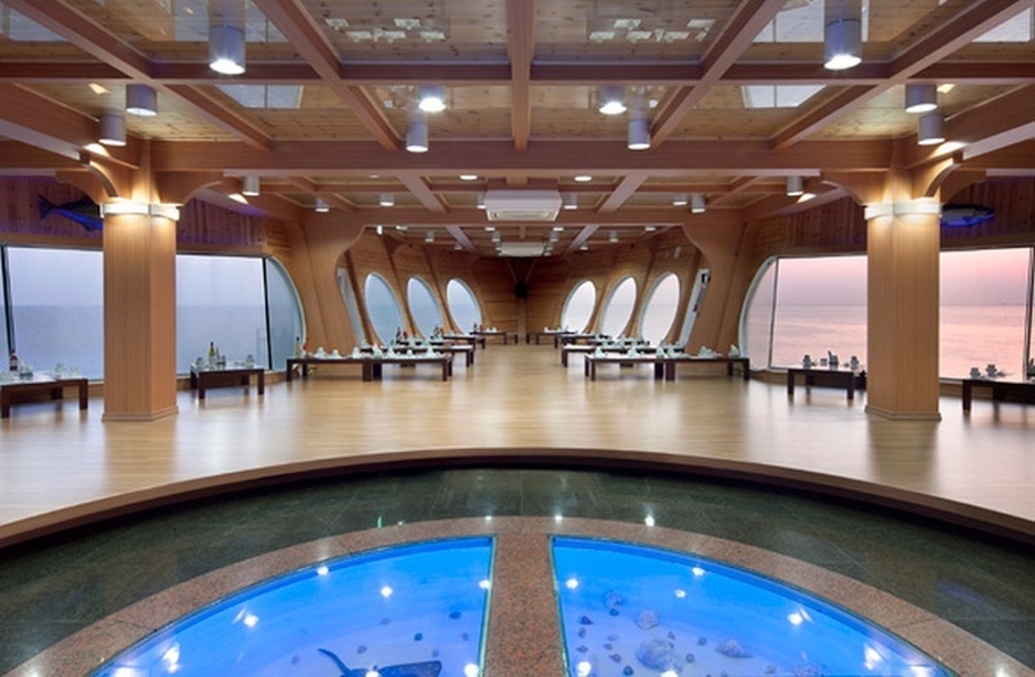 Sun Cruise Resort ship pool