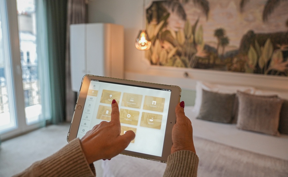 Paris j'Adore Hotel iPad Room Control