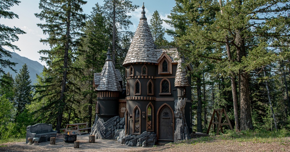 Charmed Resorts Crowsnest Pass - Beast's Castle