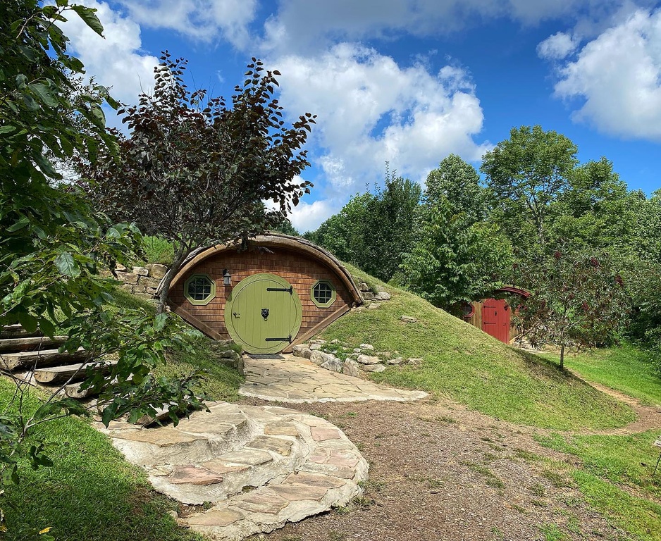 Forest Gully Farms Hilly Land with a Hobbit Hut