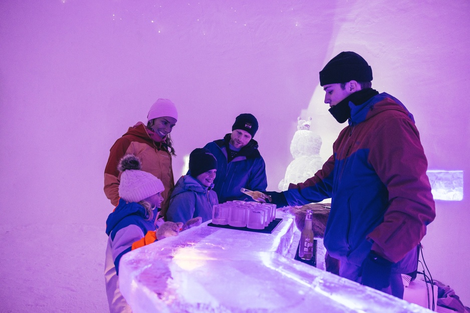 Hunderfossen Snow Hotel - King Valemon’s Ice Bar