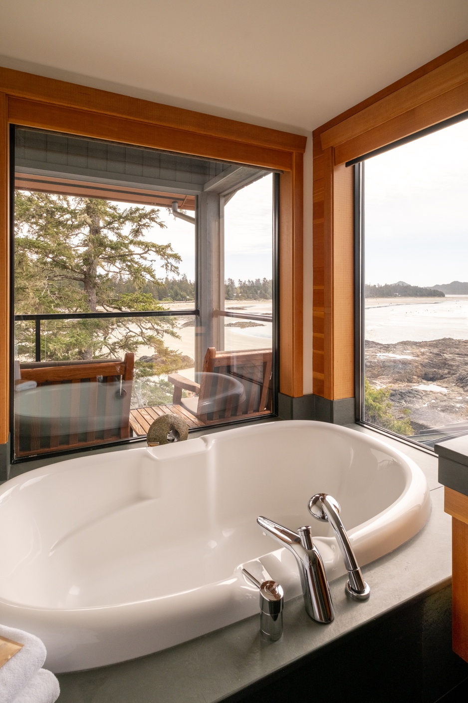 Wickaninnish Inn - King Deluxe Bathroom Ocean View