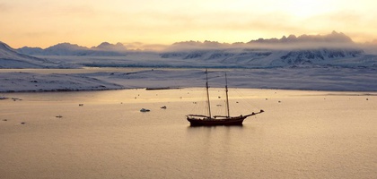 S/V Noorderlicht - Ice Bound Hotel Ship For Brave Travelers