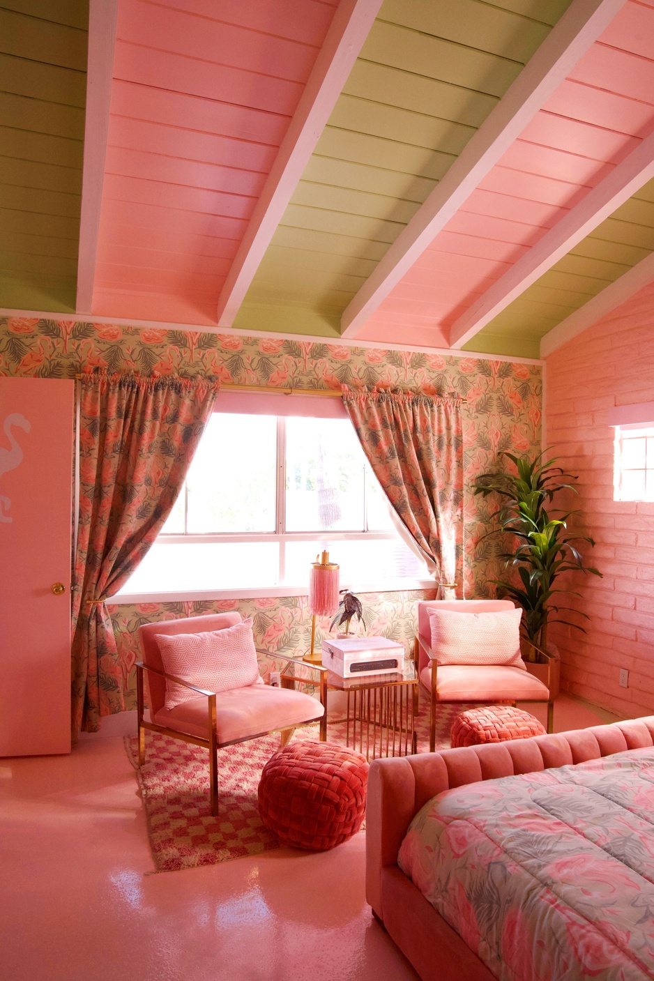 Trixie Motel Pink Flamingo Suite