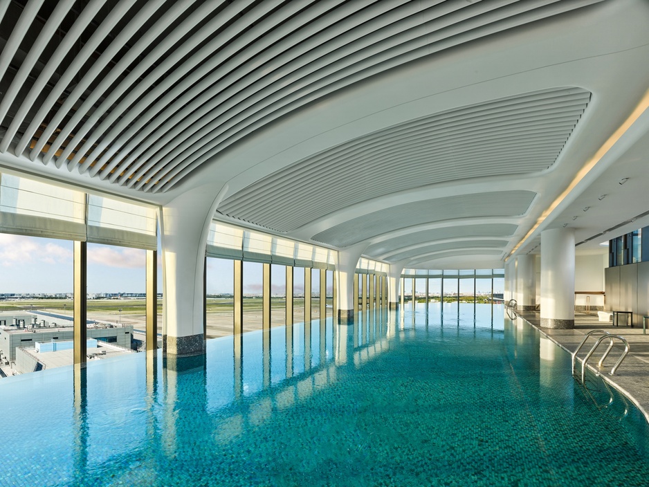 Hilton Shanghai Hongqiao International Airport - Infinity Swimming Pool