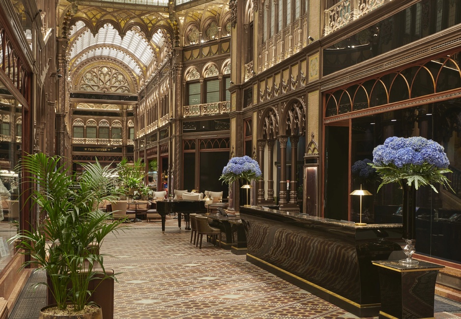 Párisi Udvar Hotel Reception