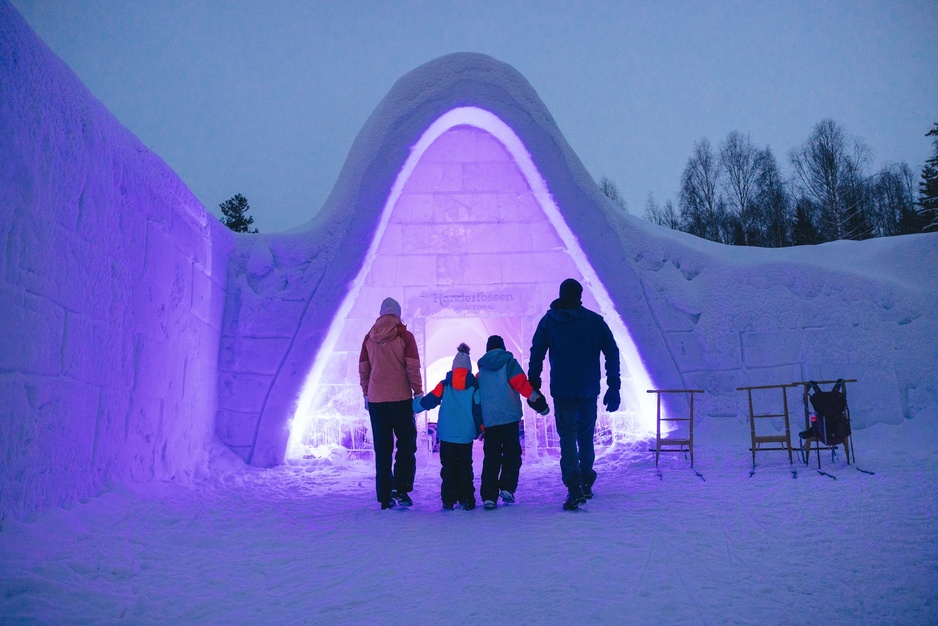 Hunderfossen Snow Hotel Entrance