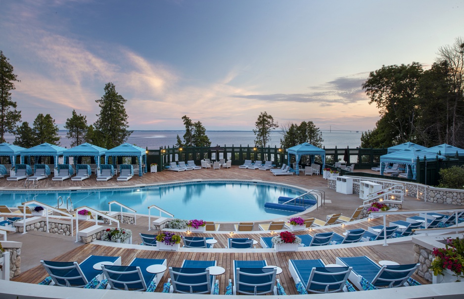 Grand Hotel Outdoor Swimming Pool