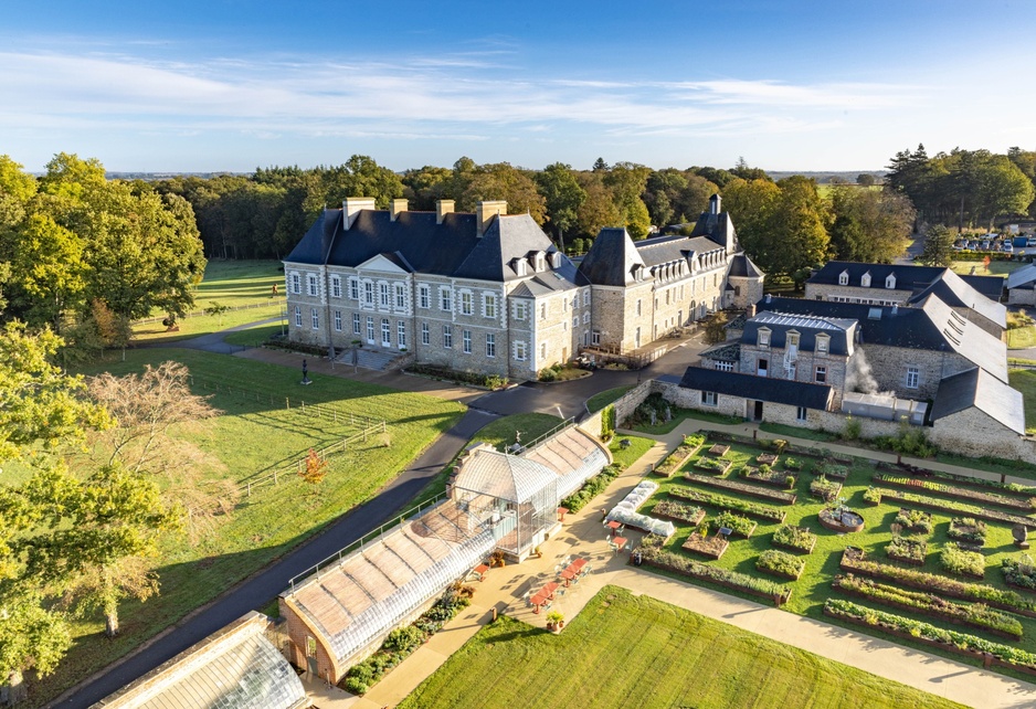 Domaine du Château des Pères Garden