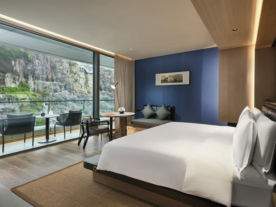 InterContinental Shanghai Wonderland King Bed Deluxe Room Sapphire