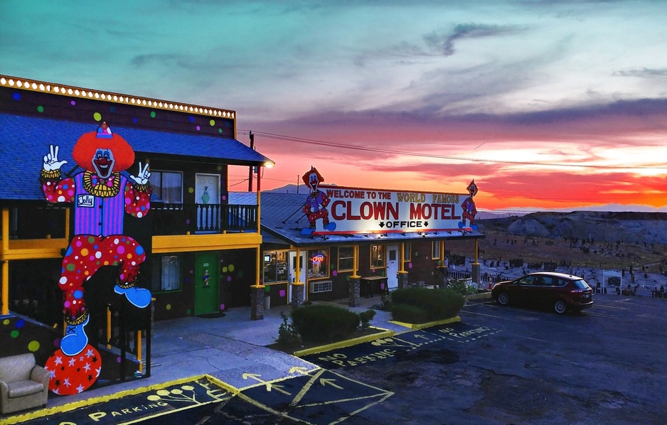 The Clown Motel - USA's Most Terrifying Accommodation