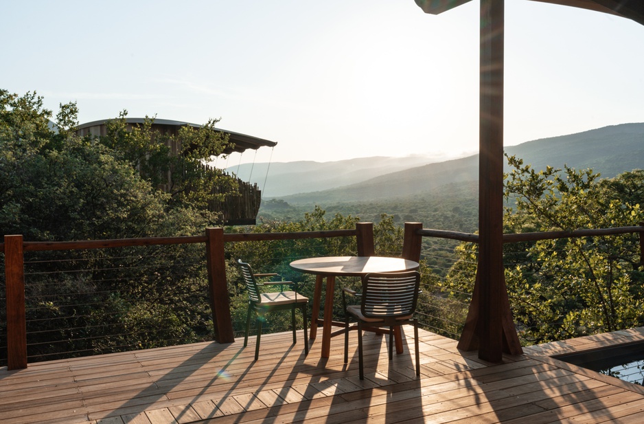 Few & Far Luvhondo Cliff Suite Terrace Seating