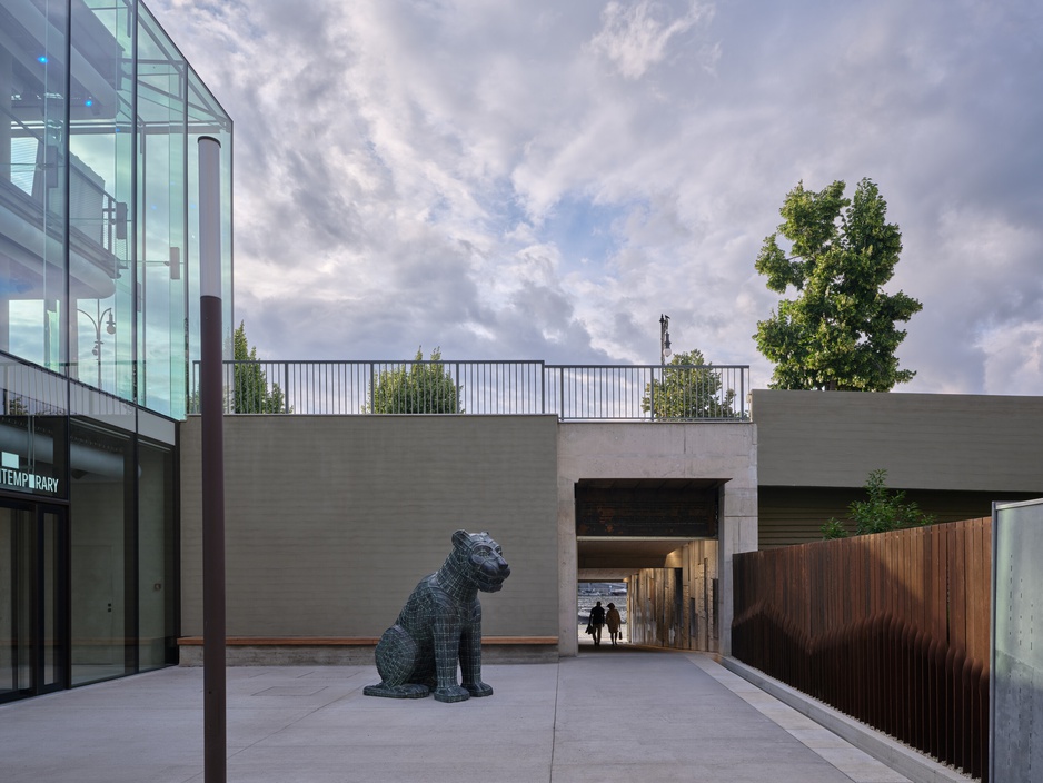 The Fairmont Golden Prague Hotel Lion Sculpture