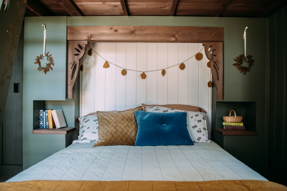 Charmed Resorts Crowsnest Pass - Elvyn's Bed