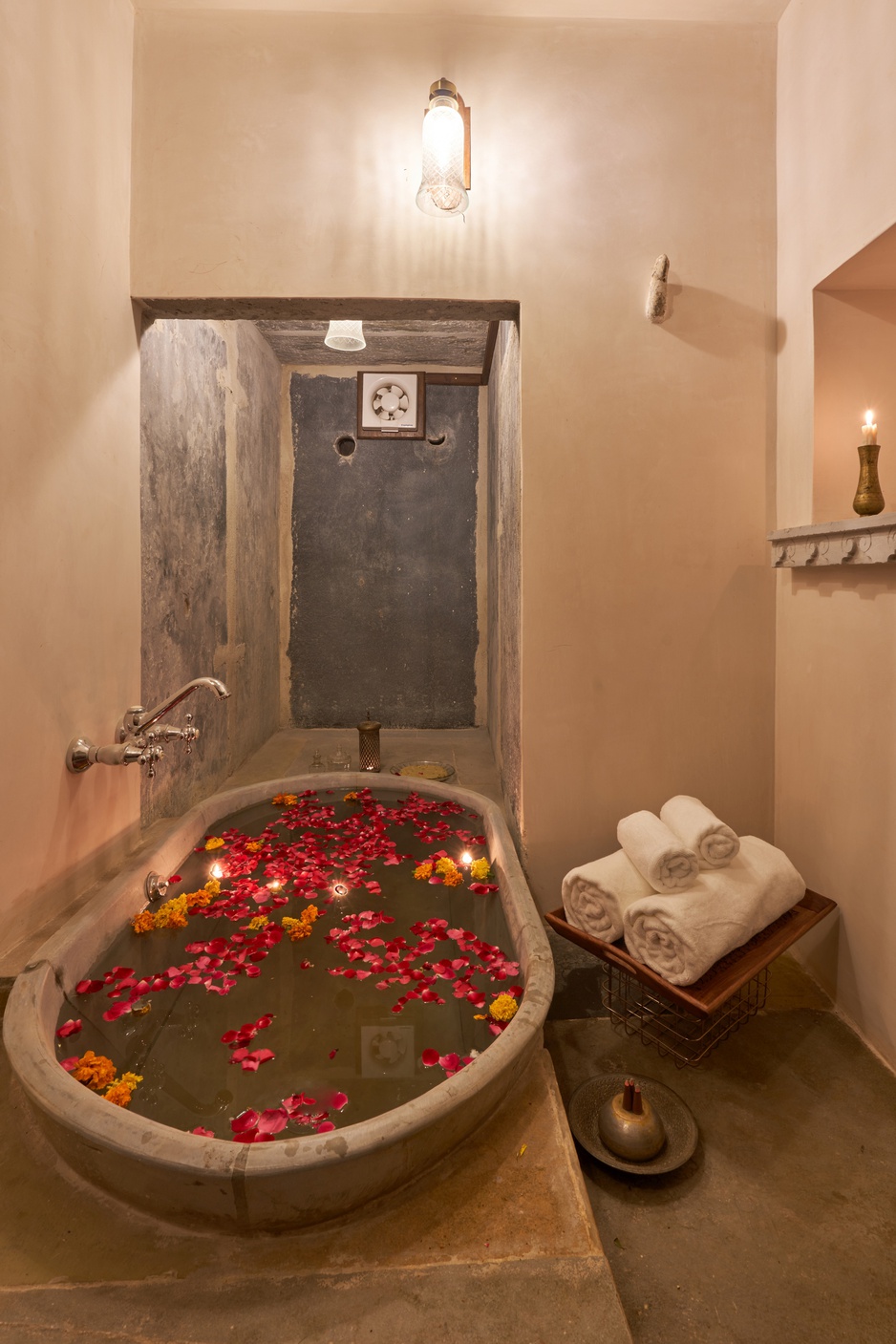 Rakht Chandan Suite Bathroom's Petal Filled Bathtub