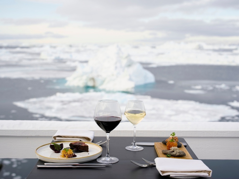 Hotel Icefiord - Terrace Food with view of Icebergs