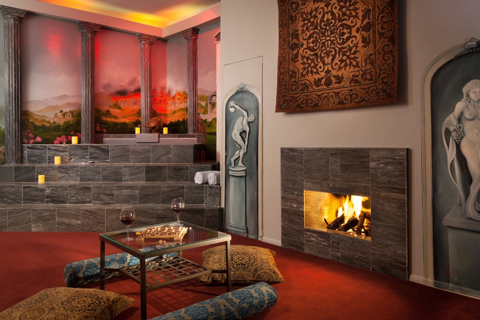 Victorian Mansion Bed and Breakfast Inn - Roman Suite Fireplace