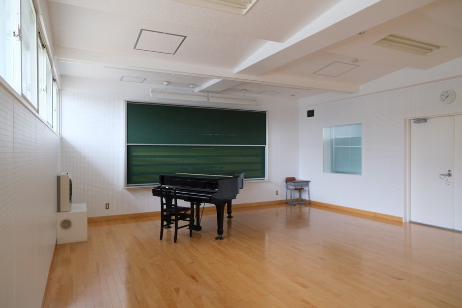 Hota Elementary School - Music Room