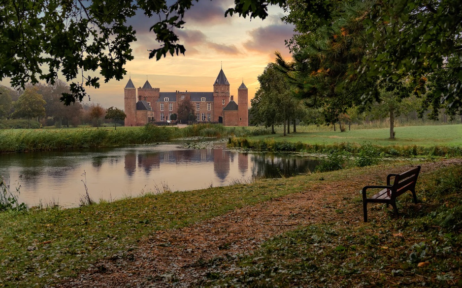 Stayokay Domburg Castle by the Lake