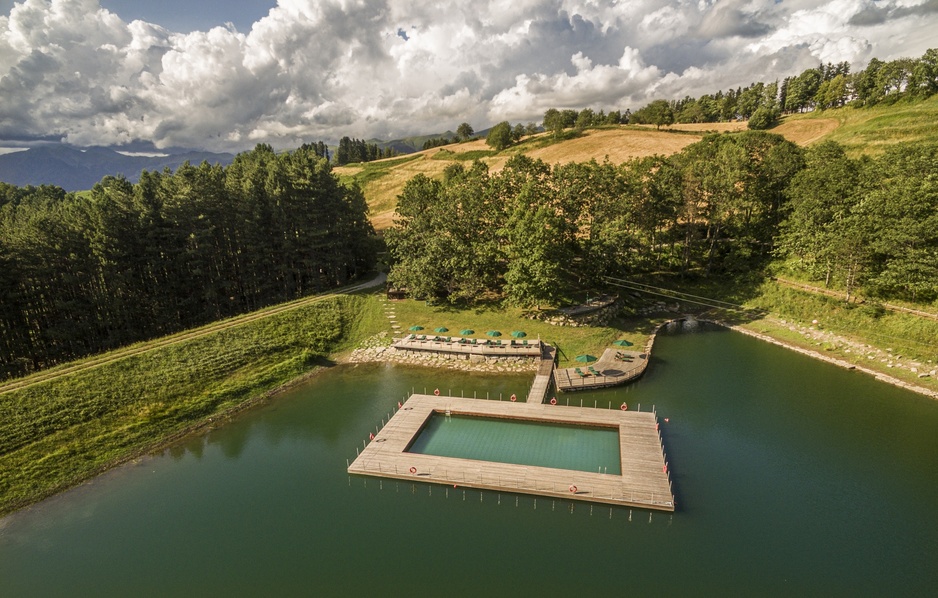 Oasyhotel - 1,000 Hectares, 17 Lodges and a Pack of Wolves