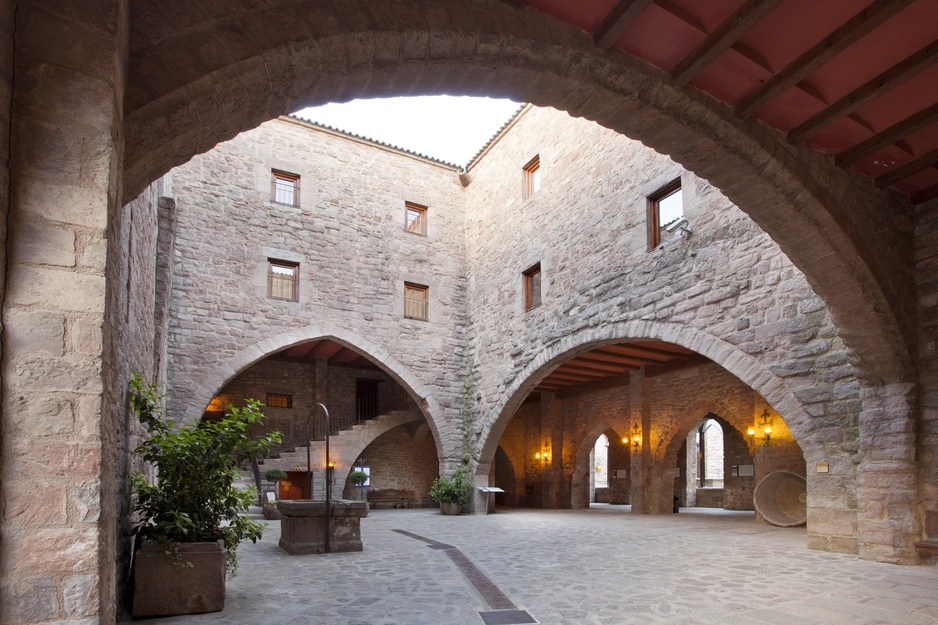 Parador de Cardona Courtyard