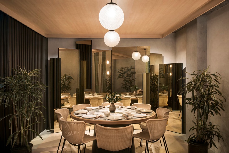 The Warehouse Hotel, Singapore - Po Restaurant Rounded Table